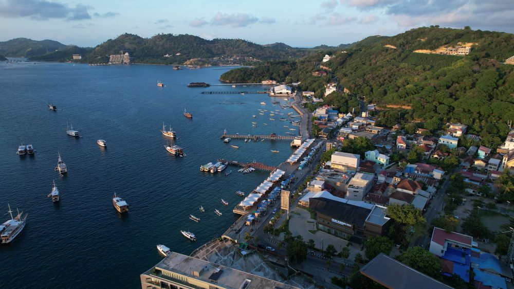 https://api.amazevacations.com/uploads/large_Bajo_Island_3_a2a22364da.jpeg