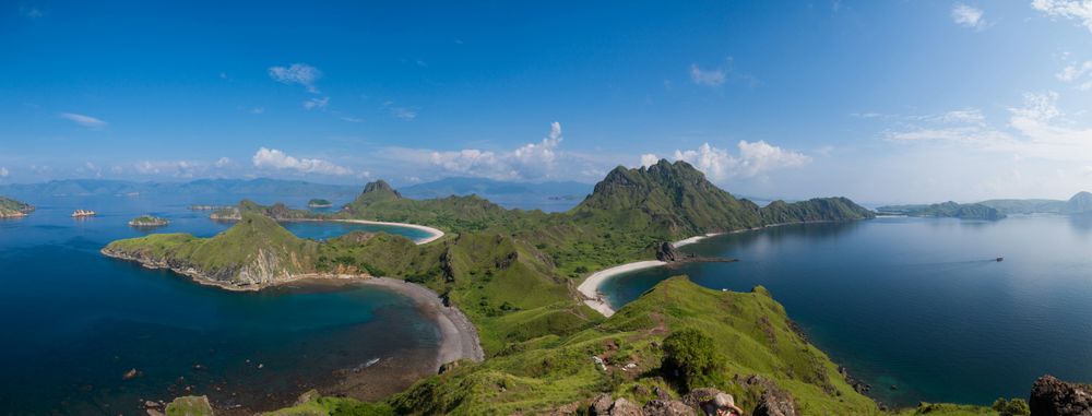 https://api.amazevacations.com/uploads/large_Padar_Island_d54611553b.jpg