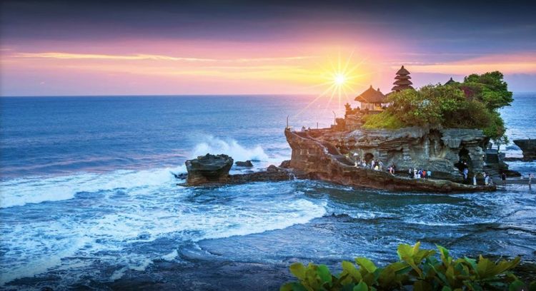 https://api.amazevacations.com/uploads/medium_tanah_lot_sunset_1024x557_5b1128b2b5.jpg
